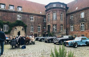 Foto vom Britisch Picknick mit englischen Fahrzeugen auf Schloss Bladenhorst am 3.10.2025